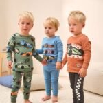 Çocuk Yarış Arabalı Pijama Takımı